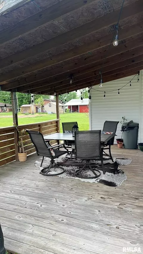 709 E Florence St, Sesser, IL 62884 photo 9