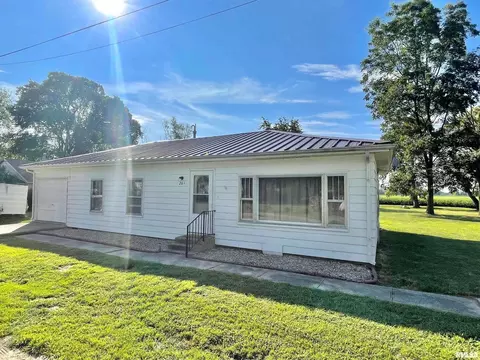 261 W Cherry St, Noble, IL 62868