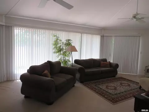 2624 Lakeside Dr, Centralia, IL 62801 photo 2