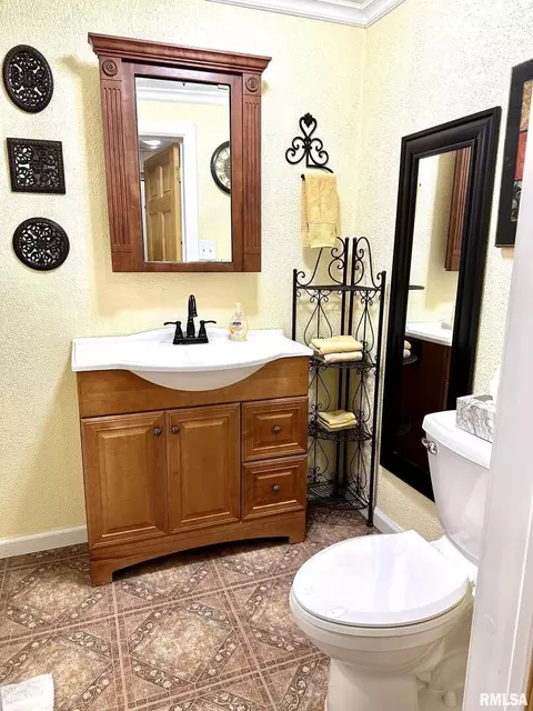 202 E Matthew St, Sesser, IL 62884 photo 32