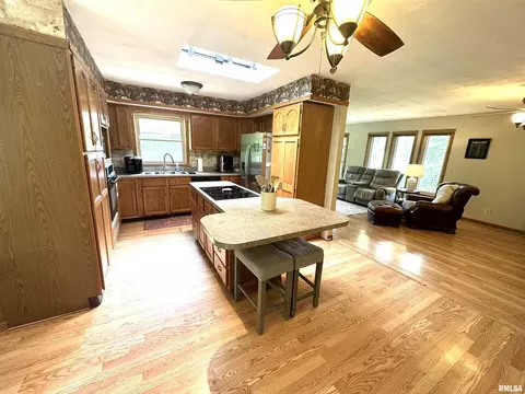 1661 Gladys Ln, Centralia, IL 62801 photo 4