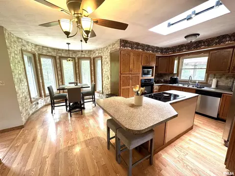 1661 Gladys Ln, Centralia, IL 62801 photo 3