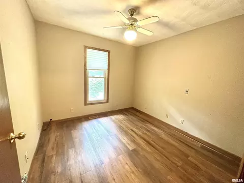 1661 Gladys Ln, Centralia, IL 62801 photo 7