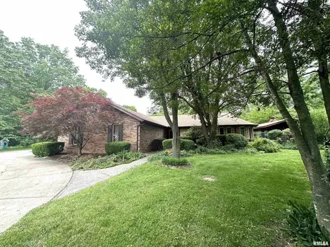 1661 Gladys Ln, Centralia, IL 62801