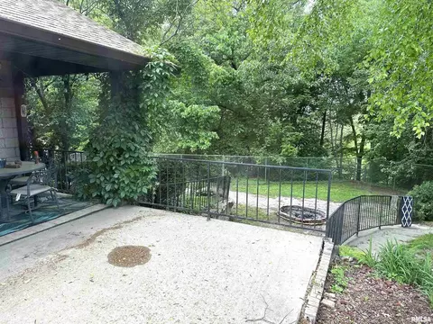 1661 Gladys Ln, Centralia, IL 62801 photo 13