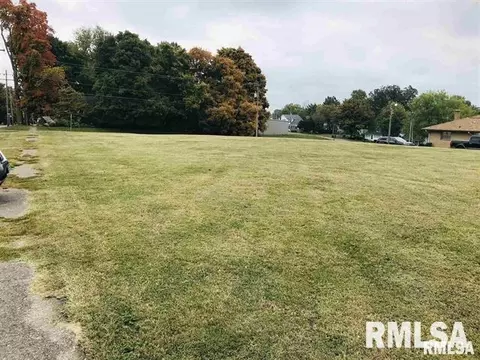 500 Freeman St, Anna, IL 62906