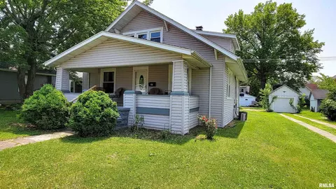 418 E 5th St, Flora, IL 62839