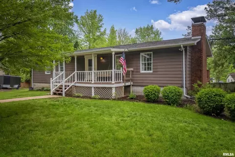 515 Dogwood Ln, Carterville, IL 62918