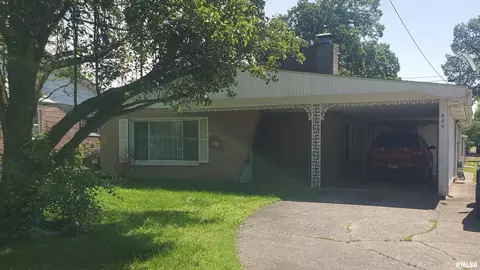 906 S Mckinley St, Harrisburg, IL 62946