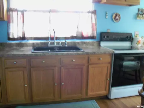 1516 W Maple St, Herrin, IL 62948 photo 11