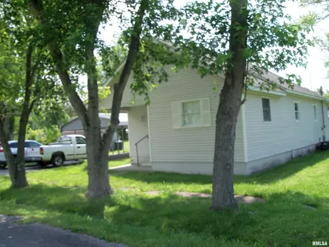 1516 W Maple St, Herrin, IL 62948 photo 2