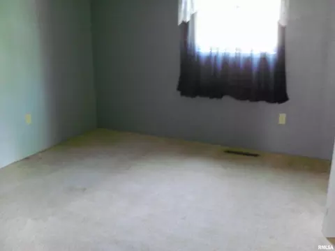 1516 W Maple St, Herrin, IL 62948 photo 6