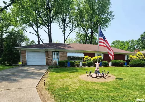 1 N Highland East Pl, Mount Vernon, IL 62864