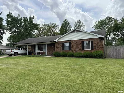 806 S Church St, Carmi, IL 62821