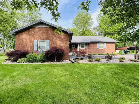 221 Southwest Dr, Harrisburg, IL 62946