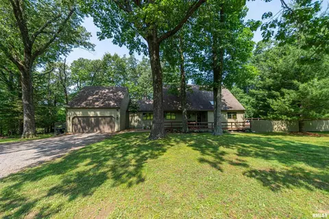 165 Pinehill Ln, Harrisburg, IL 62946