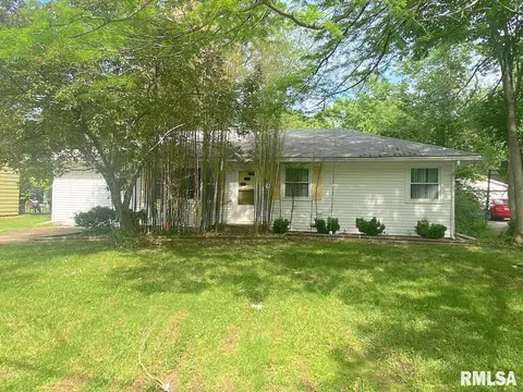 207 S Dixon Ave, Carbondale, IL 62901