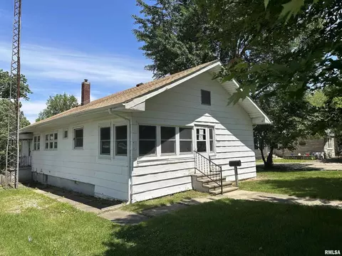 205 S Main St, Zeigler, IL 62999