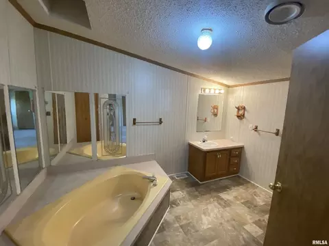 2450 County Farm Rd, Kell, IL 62853 photo 13
