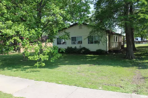 203 W Poplar St, Odin, IL 62870