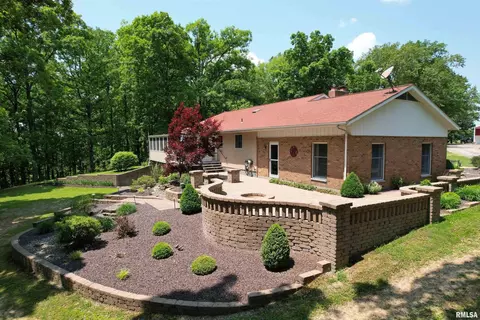1518 Community Beach Rd, Odin, IL 62870
