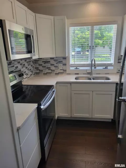 205 W Herrin St, Herrin, IL 62948 photo 10