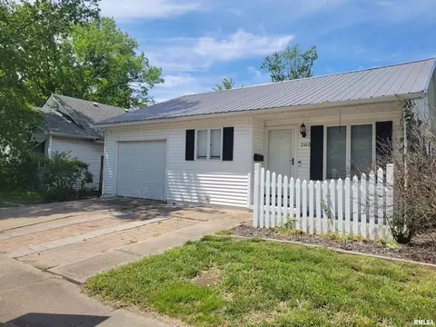 205 W Herrin St, Herrin, IL 62948