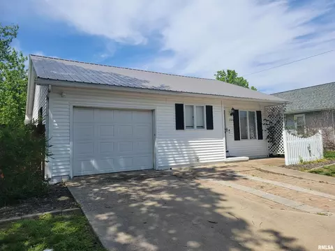205 W Herrin St, Herrin, IL 62948 photo 2