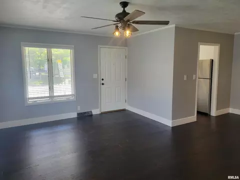 205 W Herrin St, Herrin, IL 62948 photo 3