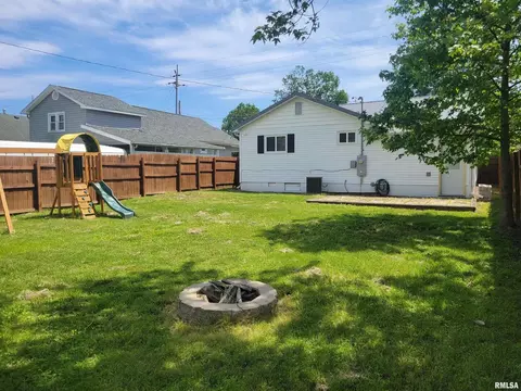 205 W Herrin St, Herrin, IL 62948 photo 30
