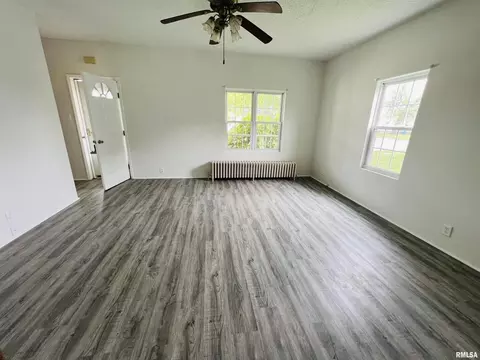 331 E Boone St, Salem, IL 62881 photo 12