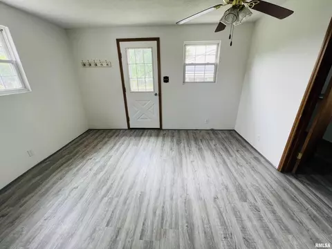 331 E Boone St, Salem, IL 62881 photo 7