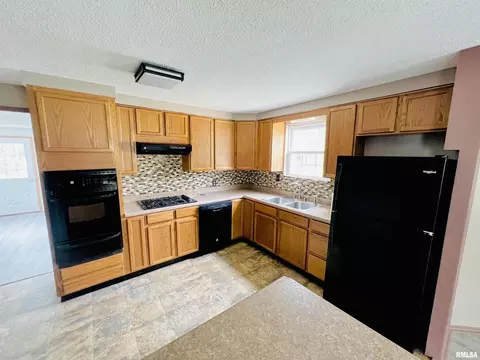 331 E Boone St, Salem, IL 62881 photo 5