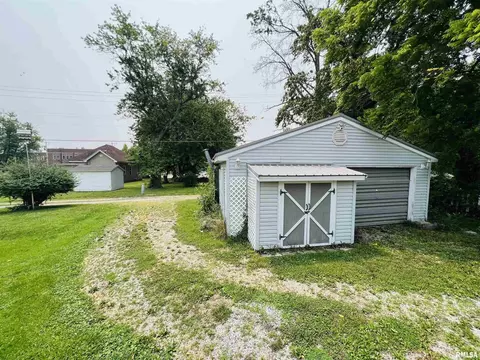 331 E Boone St, Salem, IL 62881 photo 3