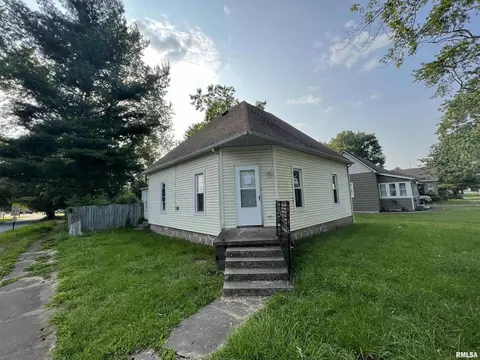 701 N 16th St, Herrin, IL 62948