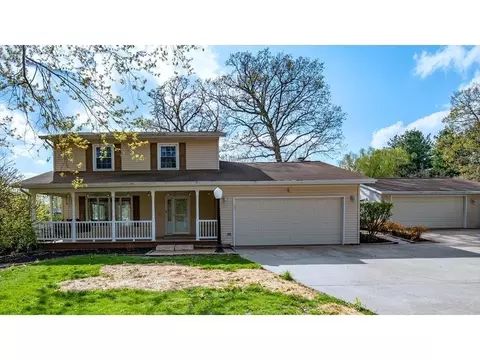 11860 83rd Ave, Blue Grass, IA 52726