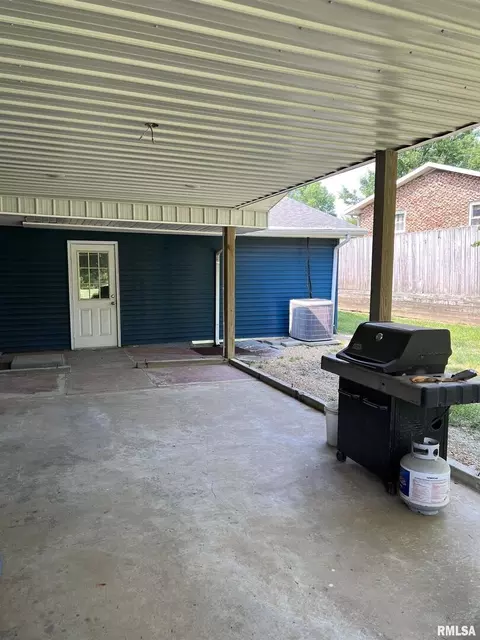 100 Swan Ave, Anna, IL 62906 photo 4