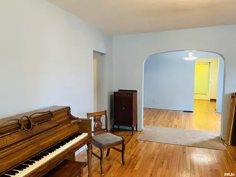 602 N Main St, Anna, IL 62906 photo 11