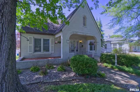 407 S Main St, Anna, IL 62906