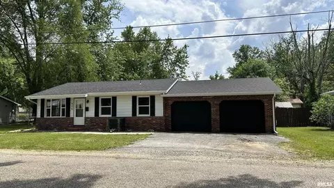 625 Lovell, Salem, IL 62881