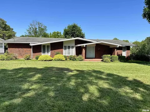 201 Peach Dr, Anna, IL 62906