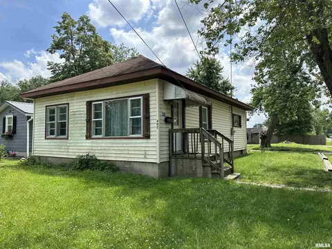 802 E Washington St, Christopher, IL 62822