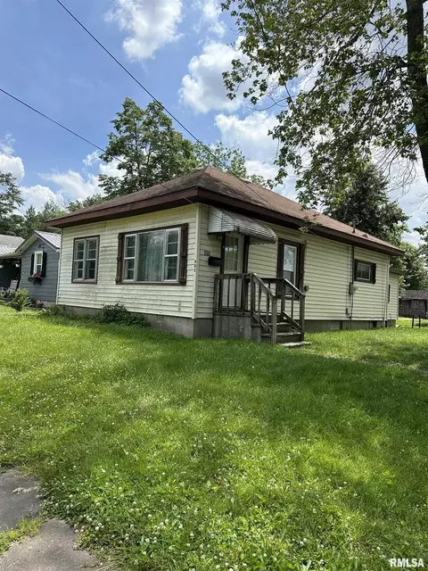 802 E Washington St, Christopher, IL 62822 photo 7