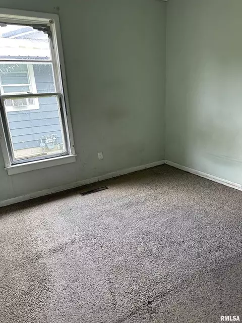802 E Washington St, Christopher, IL 62822 photo 13