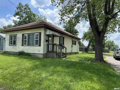 802 E Washington St, Christopher, IL 62822 photo 2