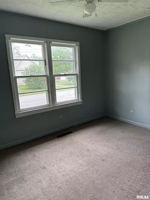 802 E Washington St, Christopher, IL 62822 photo 12