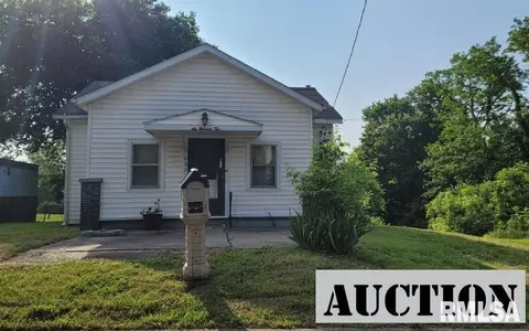 602 E High St, Anna, IL 62906