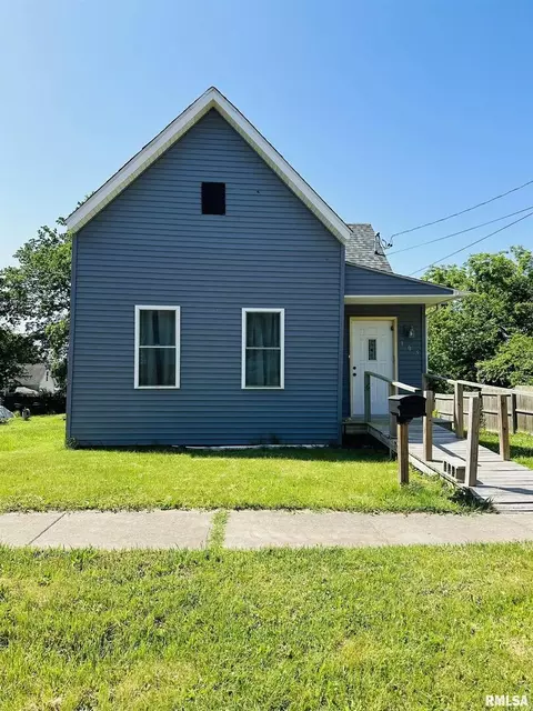 105 E Gaskins St, Harrisburg, IL 62946