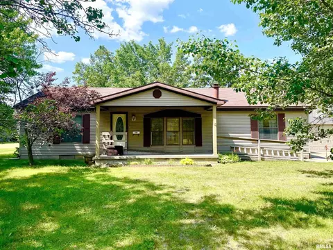 1141 Blakely St, Benton, IL 62812