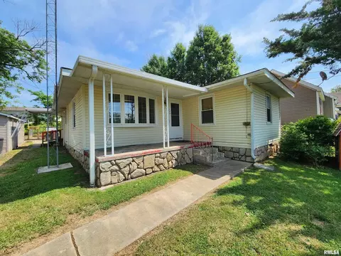 608 W Tyler St, Mcleansboro, IL 62859